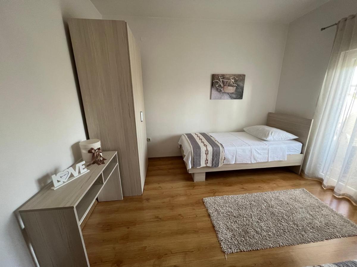Apartman Burčul Sukosan Bagian luar foto